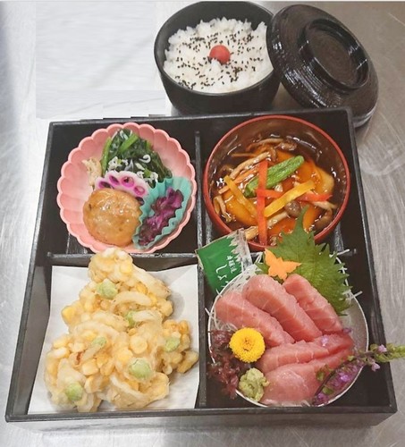 中トロ刺身弁当(捨箱)※3個より注文可